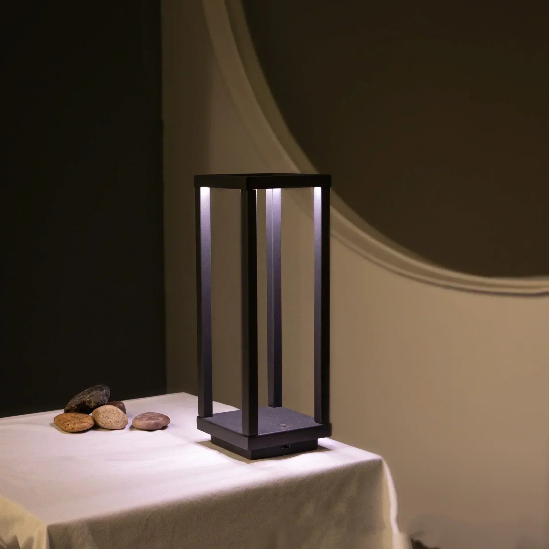 Modern trådlös bordslampa med stil | Veska