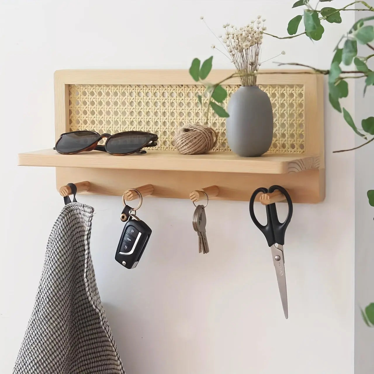Multifunktionell vägghylla med krokar - Perfekt för garderob och dekoration | Veska Beige