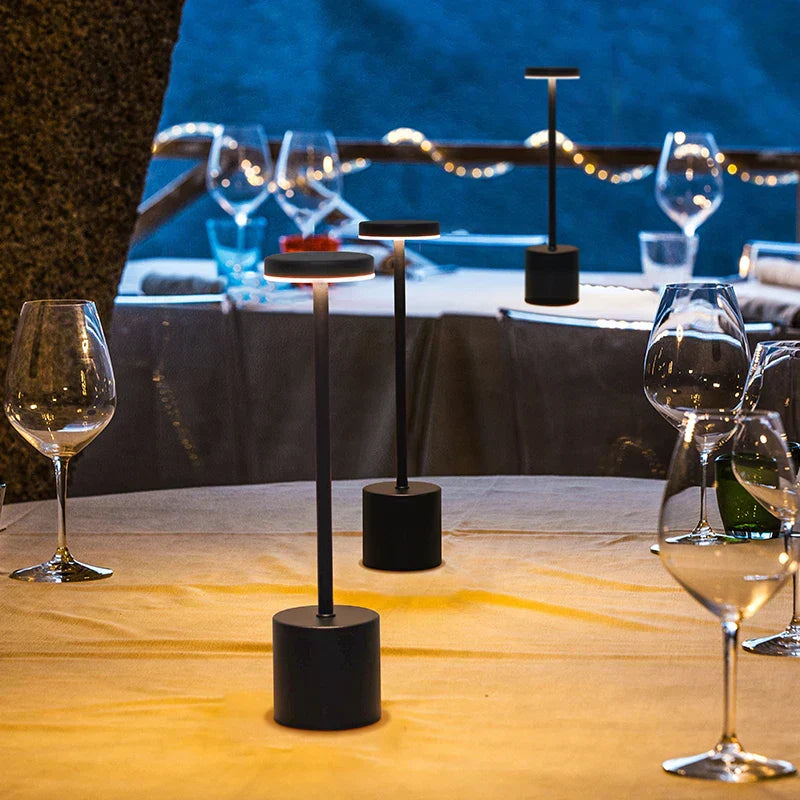 NoirElegance - Modern svart LED-bordslampa Veska
