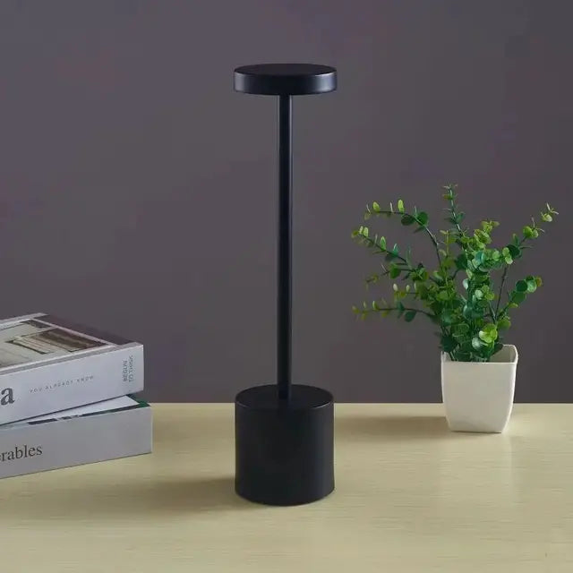 NoirElegance - Modern svart LED-bordslampa Veska