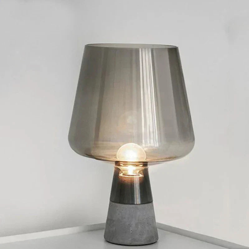 NordicCement Bordslampa – Minimalistisk Design med Betongbas Veska Rökgrå