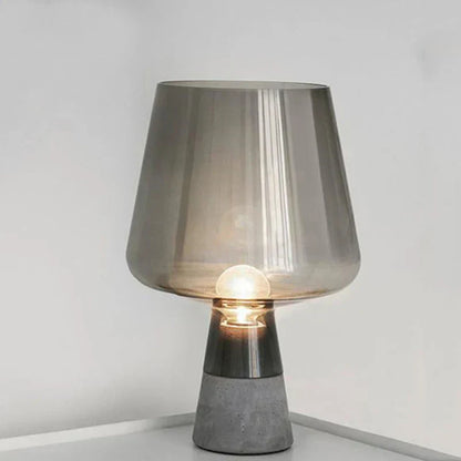 NordicCement Bordslampa – Minimalistisk Design med Betongbas Veska Rökgrå