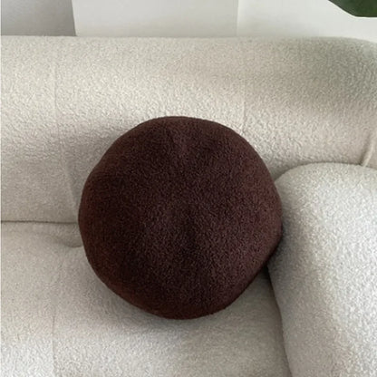 Nordisk Bouclé Abstrakt Kudde – Minimalistisk Plysch Kudde | Veska Ball choklad