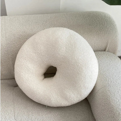 Nordisk Bouclé Abstrakt Kudde – Minimalistisk Plysch Kudde | Veska Donut vit