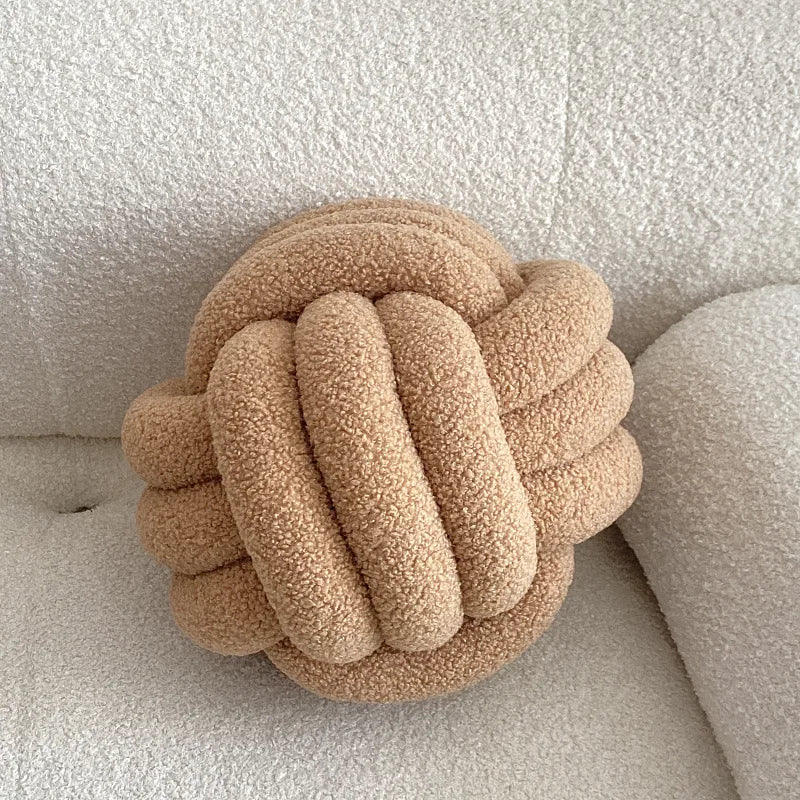 Nordisk Bouclé Abstrakt Kudde – Minimalistisk Plysch Kudde | Veska knutboll beige