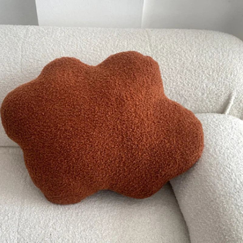 Nordisk Bouclé Abstrakt Kudde – Minimalistisk Plysch Kudde | Veska Moln karamell