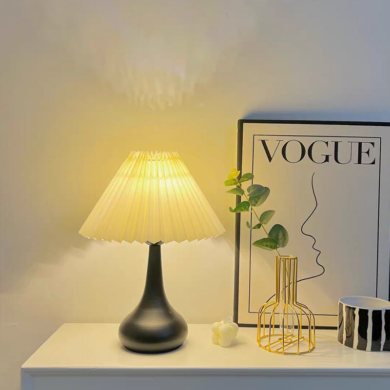 Nordisk Fällbar Lampa med LED-ljus – Modern Dekorativ Bordslampa för Vardagsrum & Sovrum | Veska