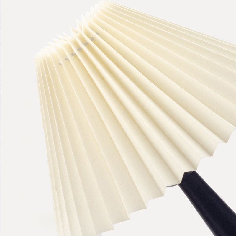 Nordisk Fällbar Lampa med LED-ljus – Modern Dekorativ Bordslampa för Vardagsrum & Sovrum | Veska