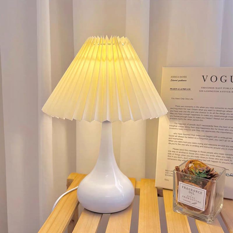 Nordisk Fällbar Lampa med LED-ljus – Modern Dekorativ Bordslampa för Vardagsrum & Sovrum | Veska