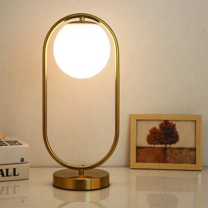 Nordisk LED bordslampa med glasboll – Minimalistisk design för vardagsrum och sovrum | Veska