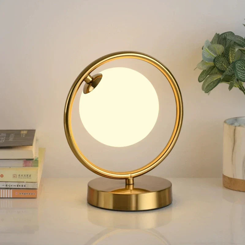 Nordisk LED bordslampa med glasboll – Minimalistisk design för vardagsrum och sovrum | Veska