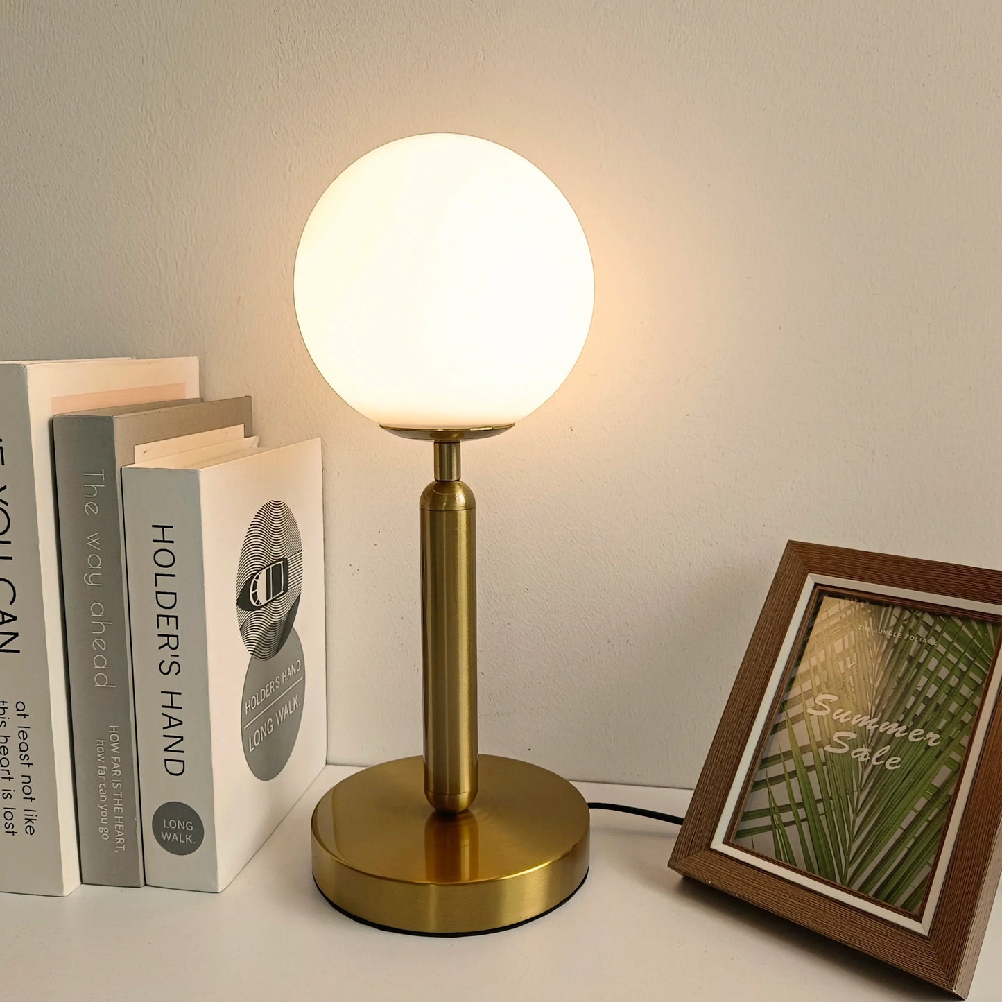 Nordisk LED bordslampa med glasboll – Minimalistisk design för vardagsrum och sovrum | Veska