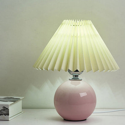 Nordisk minimalistisk 1-ljuskälla bordslampa gjord av keramik med veck | Veska