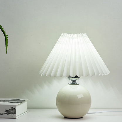 Nordisk minimalistisk 1-ljuskälla bordslampa gjord av keramik med veck | Veska