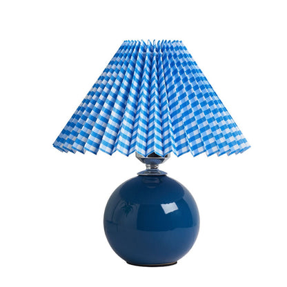 Nordisk minimalistisk 1-ljuskälla bordslampa gjord av keramik med veck | Veska