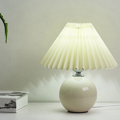 Nordisk minimalistisk 1-ljuskälla bordslampa gjord av keramik med veck | Veska