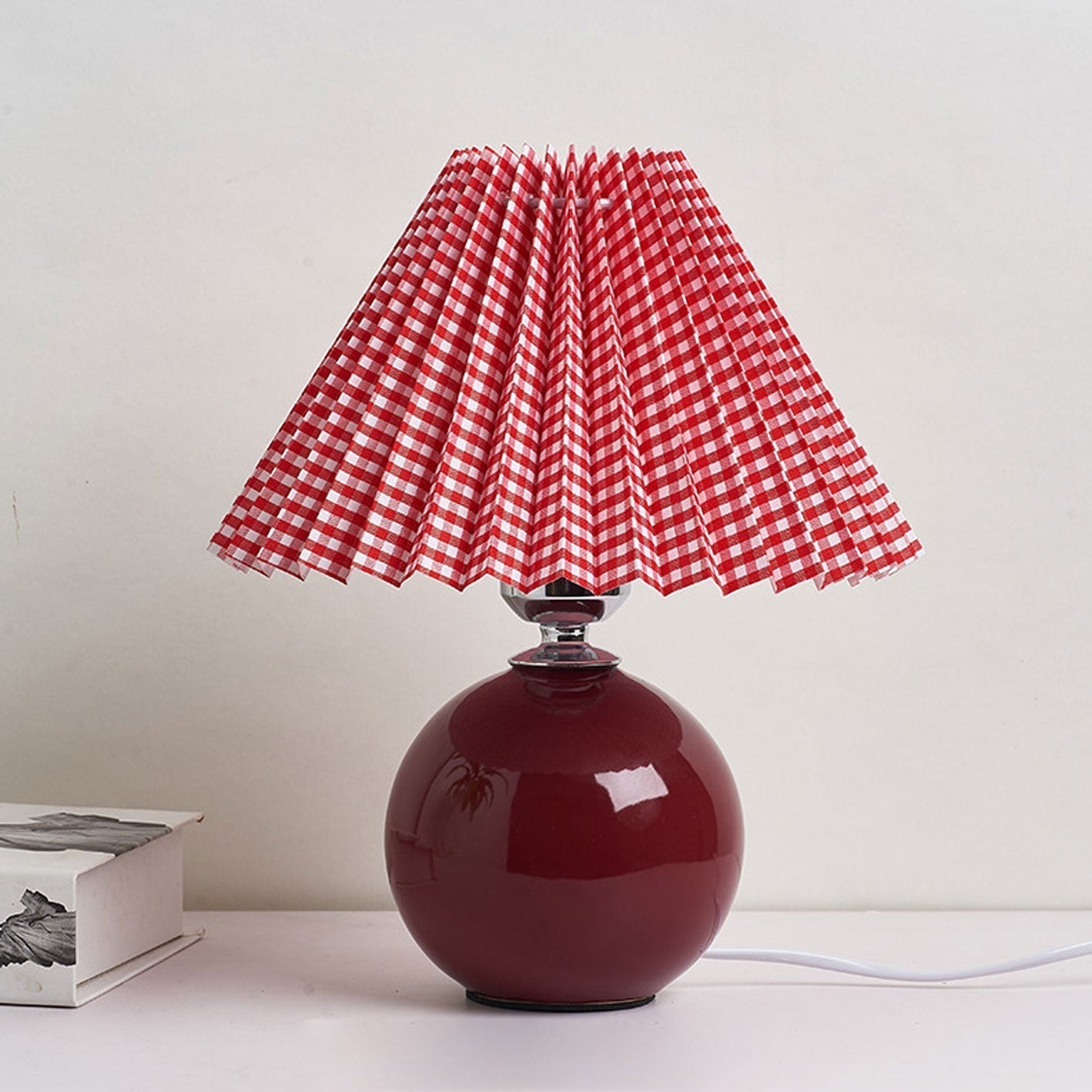 Nordisk minimalistisk 1-ljuskälla bordslampa gjord av keramik med veck | Veska
