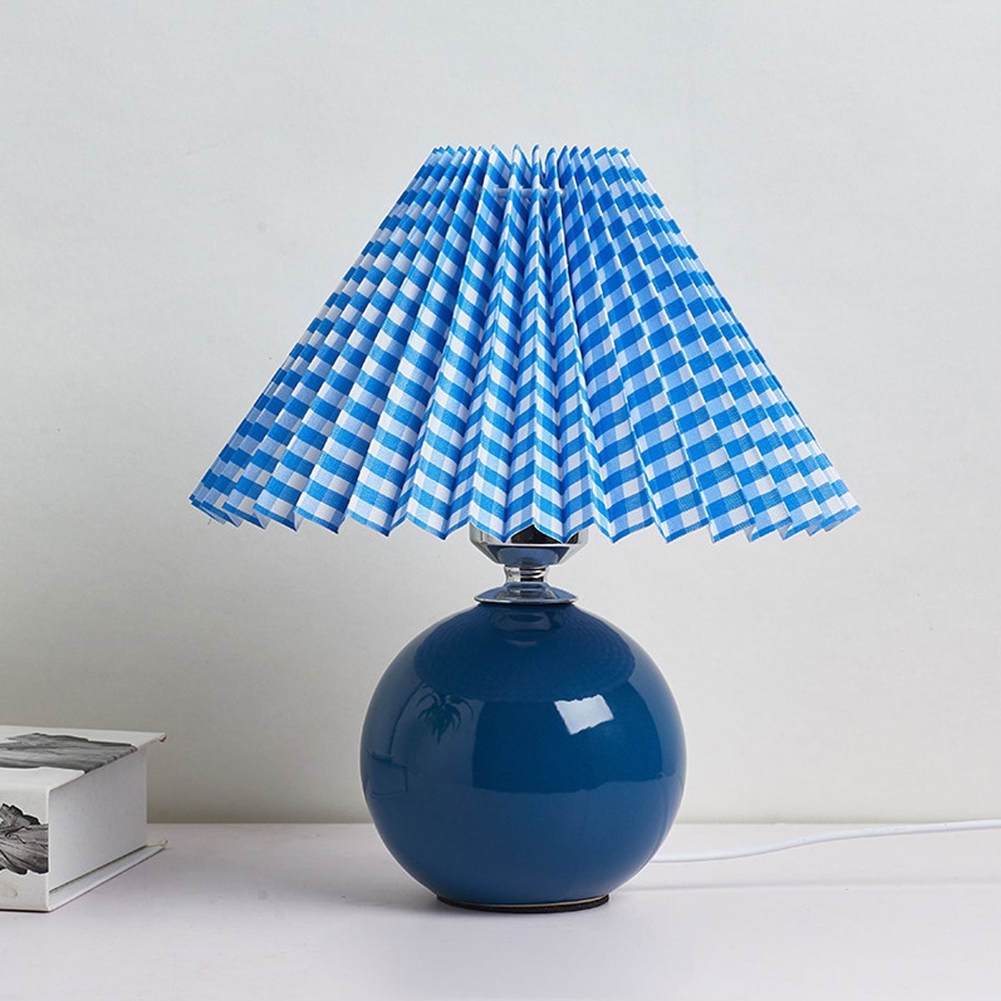 Nordisk minimalistisk 1-ljuskälla bordslampa gjord av keramik med veck | Veska