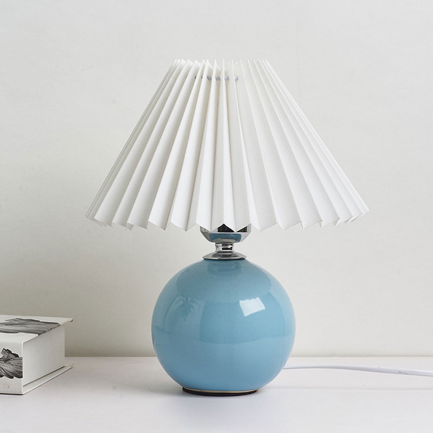 Nordisk minimalistisk 1-ljuskälla bordslampa gjord av keramik med veck | Veska