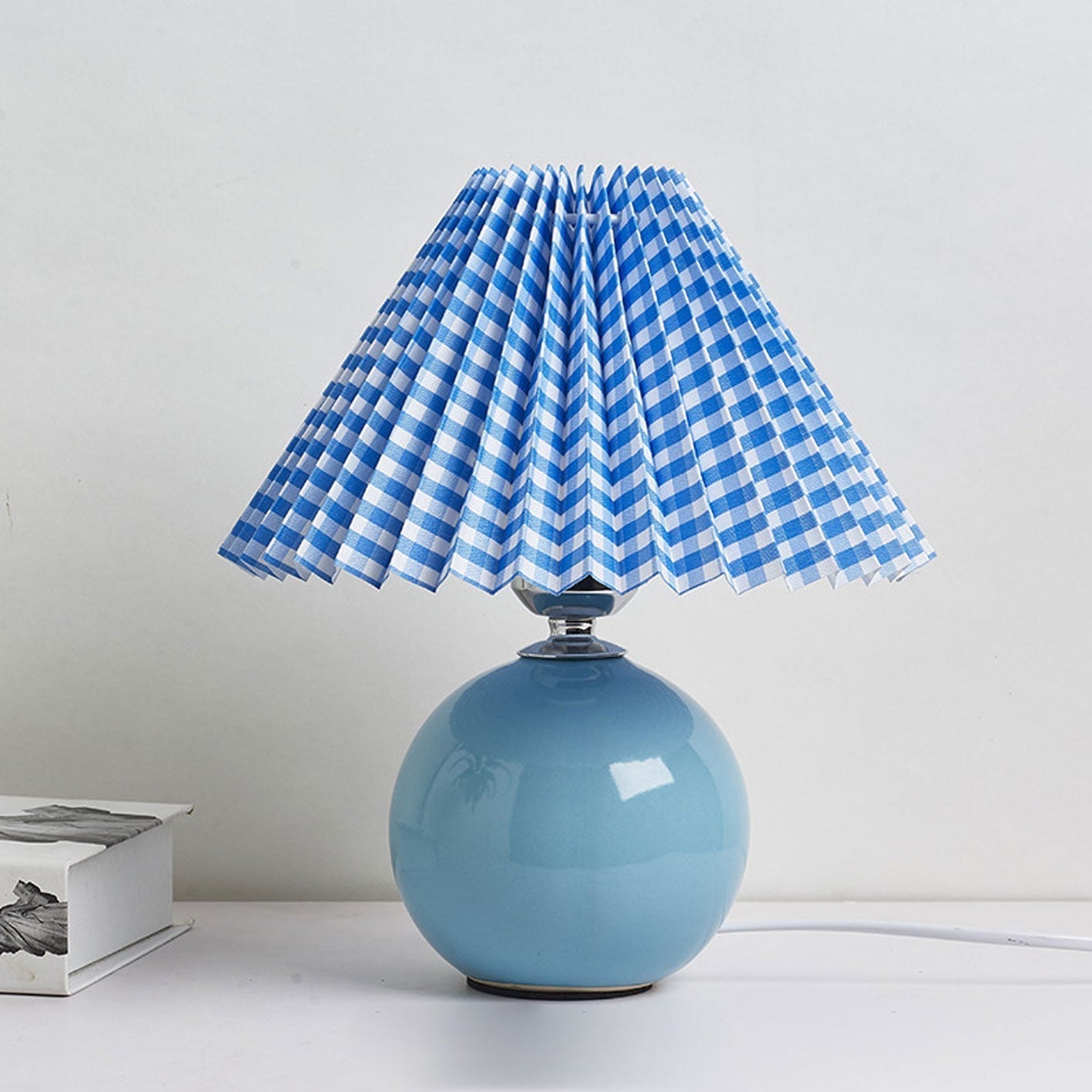 Nordisk minimalistisk 1-ljuskälla bordslampa gjord av keramik med veck | Veska