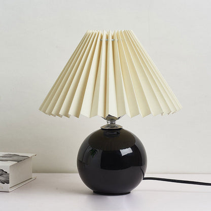 Nordisk minimalistisk 1-ljuskälla bordslampa gjord av keramik med veck | Veska