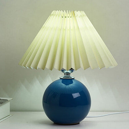 Nordisk minimalistisk 1-ljuskälla bordslampa gjord av keramik med veck | Veska