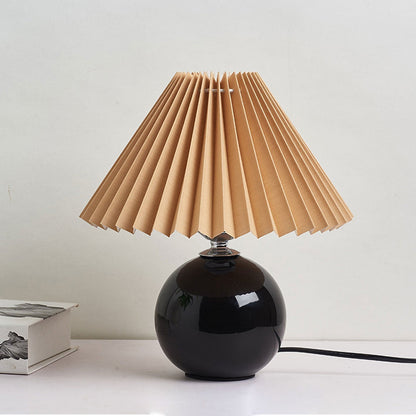 Nordisk minimalistisk 1-ljuskälla bordslampa gjord av keramik med veck | Veska