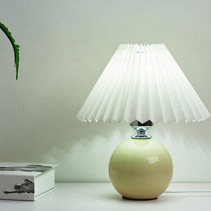 Nordisk minimalistisk 1-ljuskälla bordslampa gjord av keramik med veck | Veska