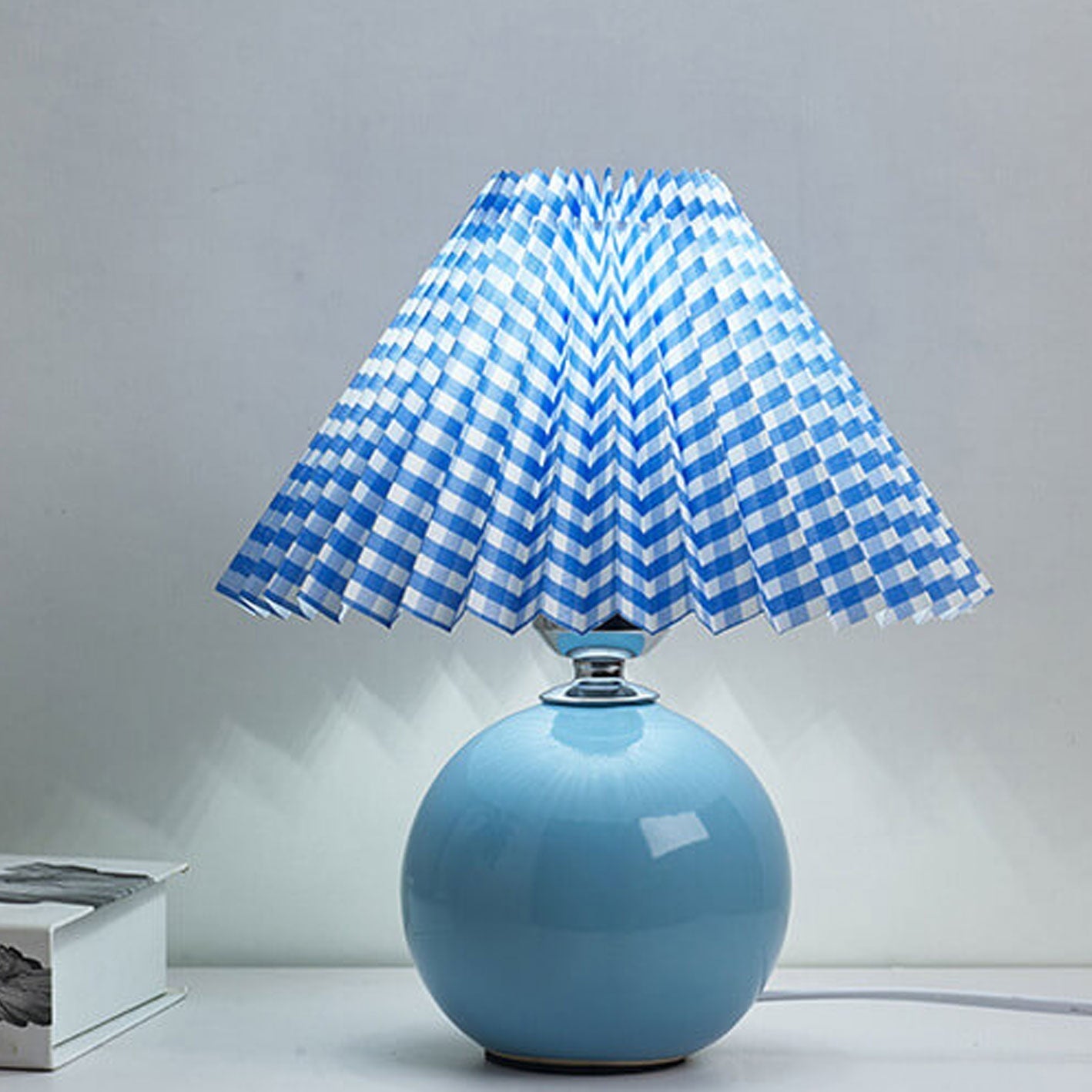 Nordisk minimalistisk 1-ljuskälla bordslampa gjord av keramik med veck | Veska