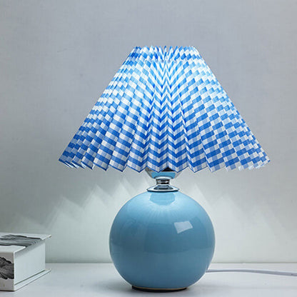 Nordisk minimalistisk 1-ljuskälla bordslampa gjord av keramik med veck | Veska