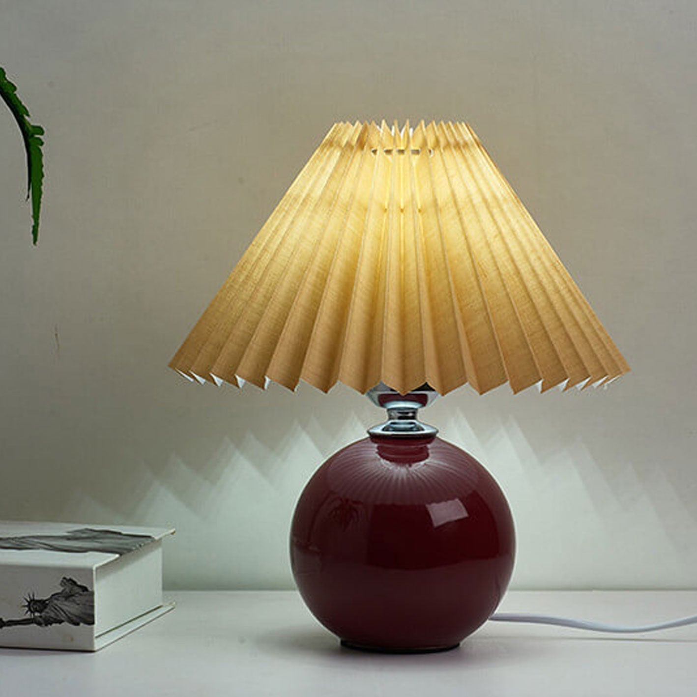 Nordisk minimalistisk 1-ljuskälla bordslampa gjord av keramik med veck | Veska
