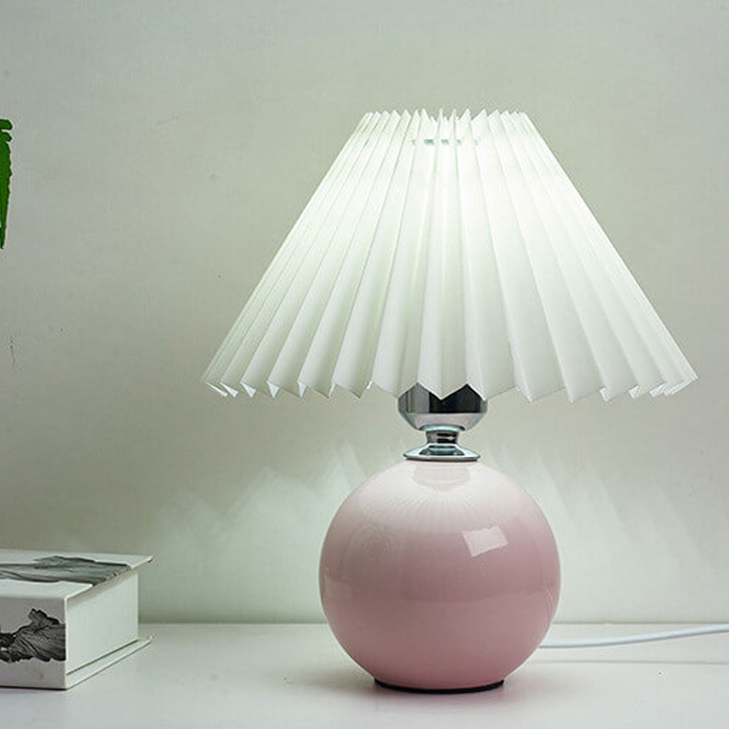 Nordisk minimalistisk 1-ljuskälla bordslampa gjord av keramik med veck | Veska