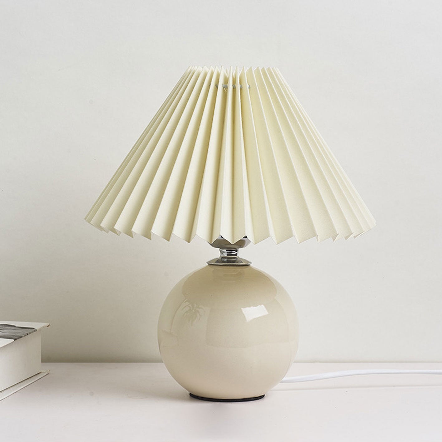 Nordisk minimalistisk 1-ljuskälla bordslampa gjord av keramik med veck | Veska Khaki Beige Tryckknappswitch