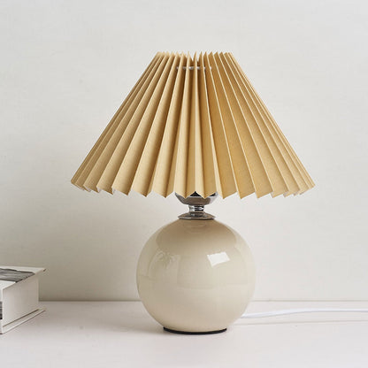 Nordisk minimalistisk 1-ljuskälla bordslampa gjord av keramik med veck | Veska Khaki Braun Tryckknappswitch