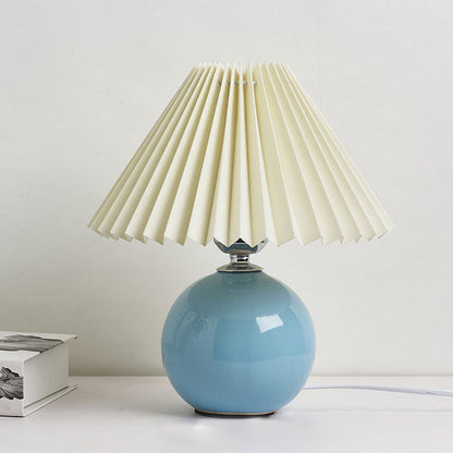 Nordisk minimalistisk 1-ljuskälla bordslampa gjord av keramik med veck | Veska Ljusblå Beige Tryckknappswitch
