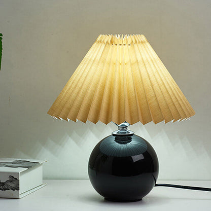 Nordisk minimalistisk 1-ljuskälla bordslampa gjord av keramik med veck | Veska Svart Braun Tryckknappswitch