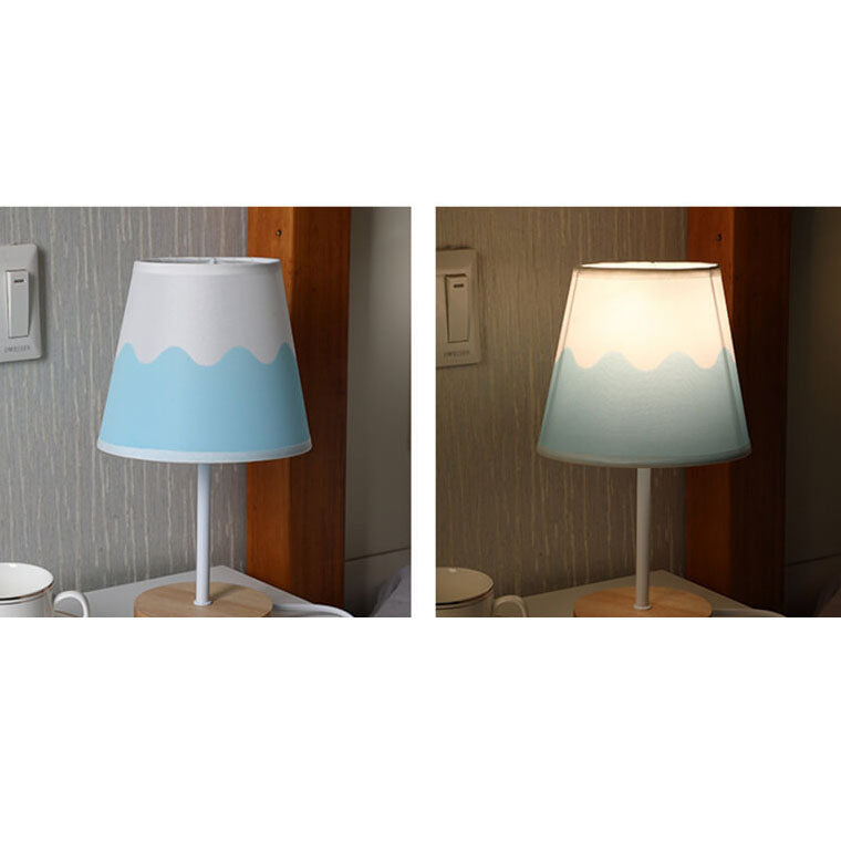 Nordisk Vintage Tyglampa Kon Solid Trä LED Bordslampa | Veska