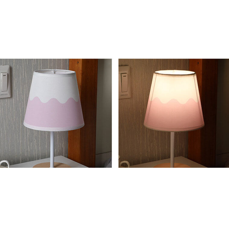 Nordisk Vintage Tyglampa Kon Solid Trä LED Bordslampa | Veska