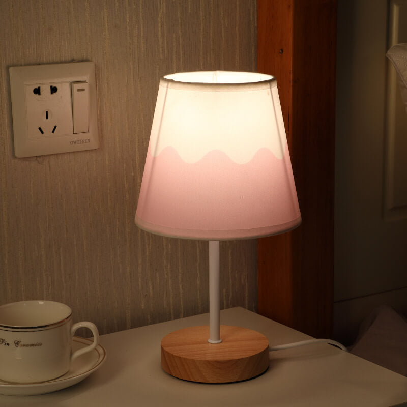Nordisk Vintage Tyglampa Kon Solid Trä LED Bordslampa | Veska Rosa