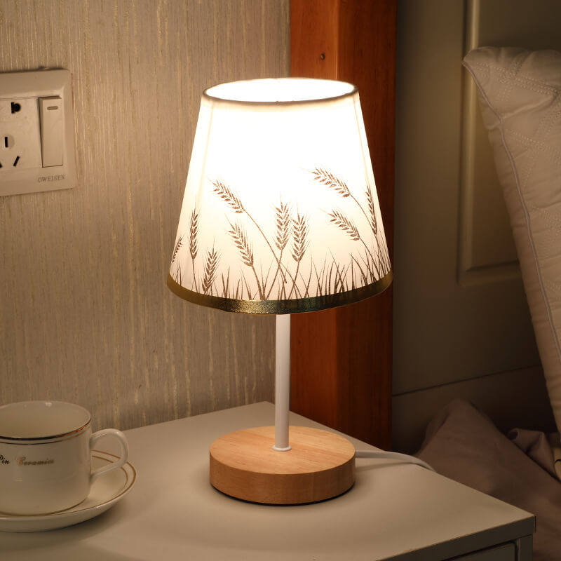 Nordisk Vintage Tyglampa Kon Solid Trä LED Bordslampa | Veska Vete