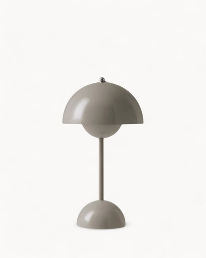 NordLight – LED Bordslampa Skandinavisk Design, dimbar och hållbar i metall | Veska Grå