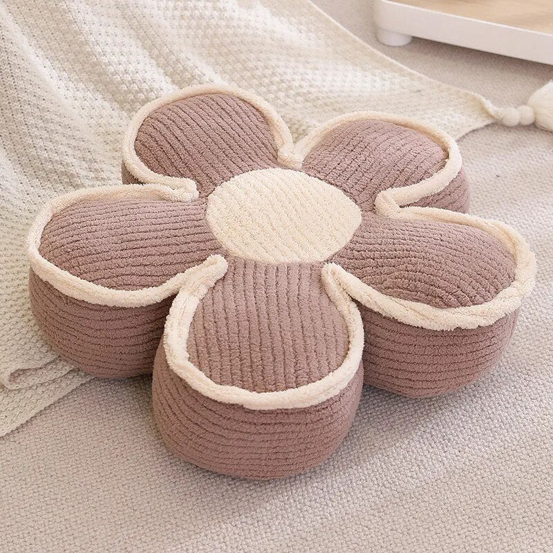Pastell Fluffy Blomkudde | Veska Mörkbeige