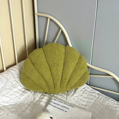 Pastell Skal Kudde – Fuzzy Bouclé Plush Kudde | Veska Olivgrön 35x25cm