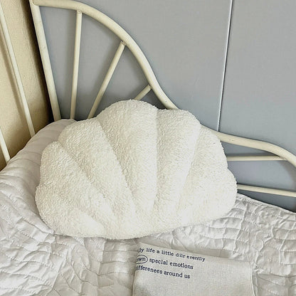 Pastell Skal Kudde – Fuzzy Bouclé Plush Kudde | Veska Vit 35x25cm