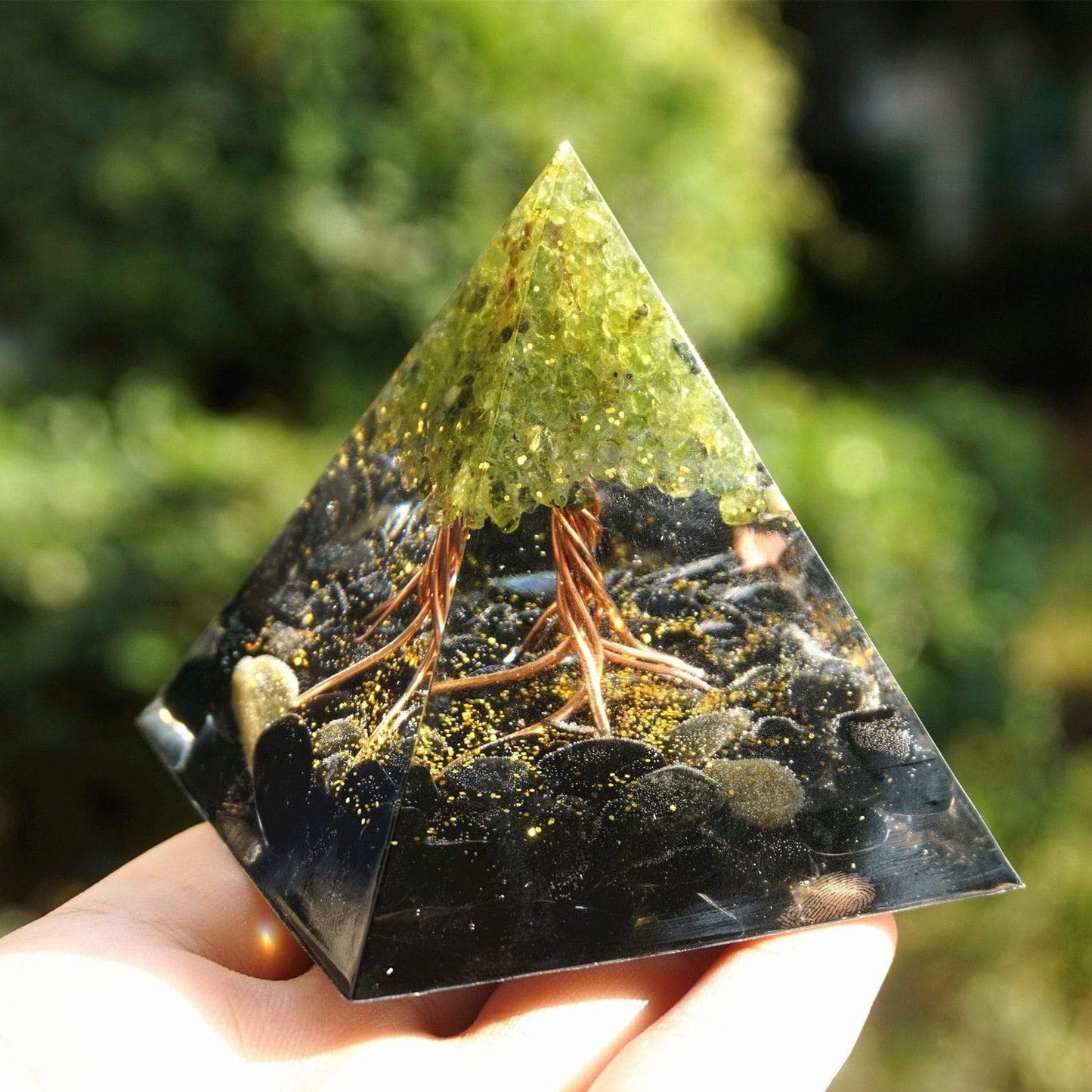 Peridot & Obsidian Livets Träd Orgone Pyramide | Veska