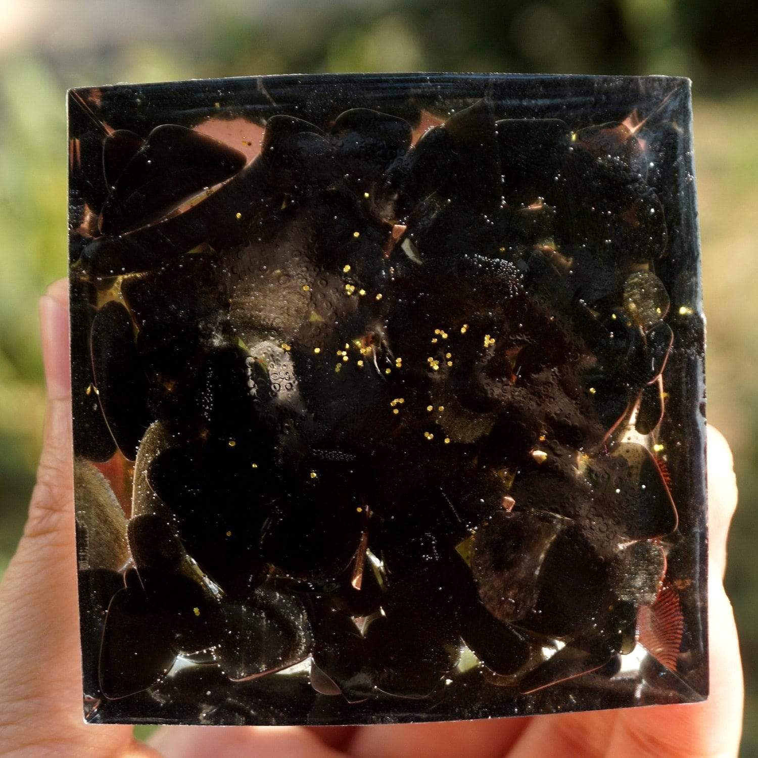 Peridot & Obsidian Livets Träd Orgone Pyramide | Veska