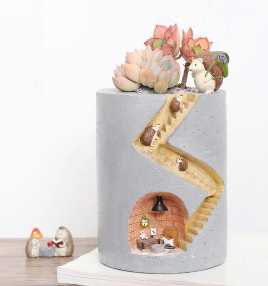 Pet Confidential Residence Planter Pot | Veska Igel