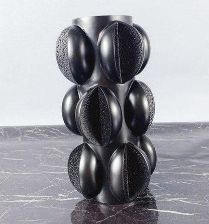 PetalForm Modern abstrakt Veskaomvas med skulpturell elegans | Veska Svart Medium