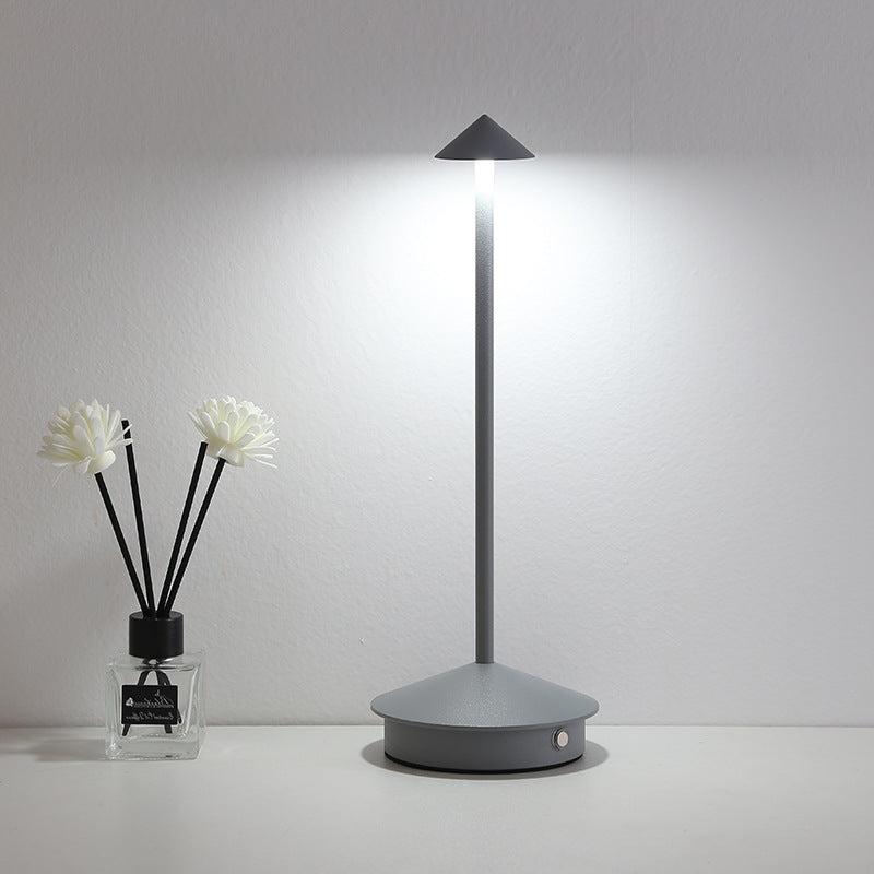 Portabel bordslampa - Sladdlös lampa inspirerad av dimbar Pina Pro | Veska Silver