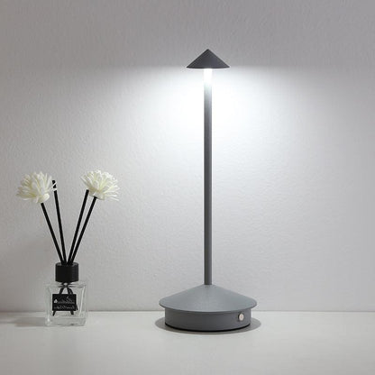 Portabel bordslampa - Sladdlös lampa inspirerad av dimbar Pina Pro | Veska Silver